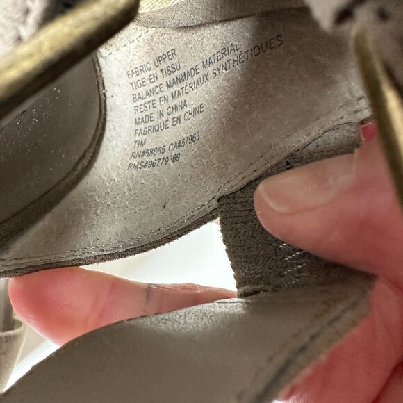 Melrose & Market Gray Taupe Suede Brass Ankle Buckle Sandal Block Heel Shoes 7.5 - Picture 9 of 9